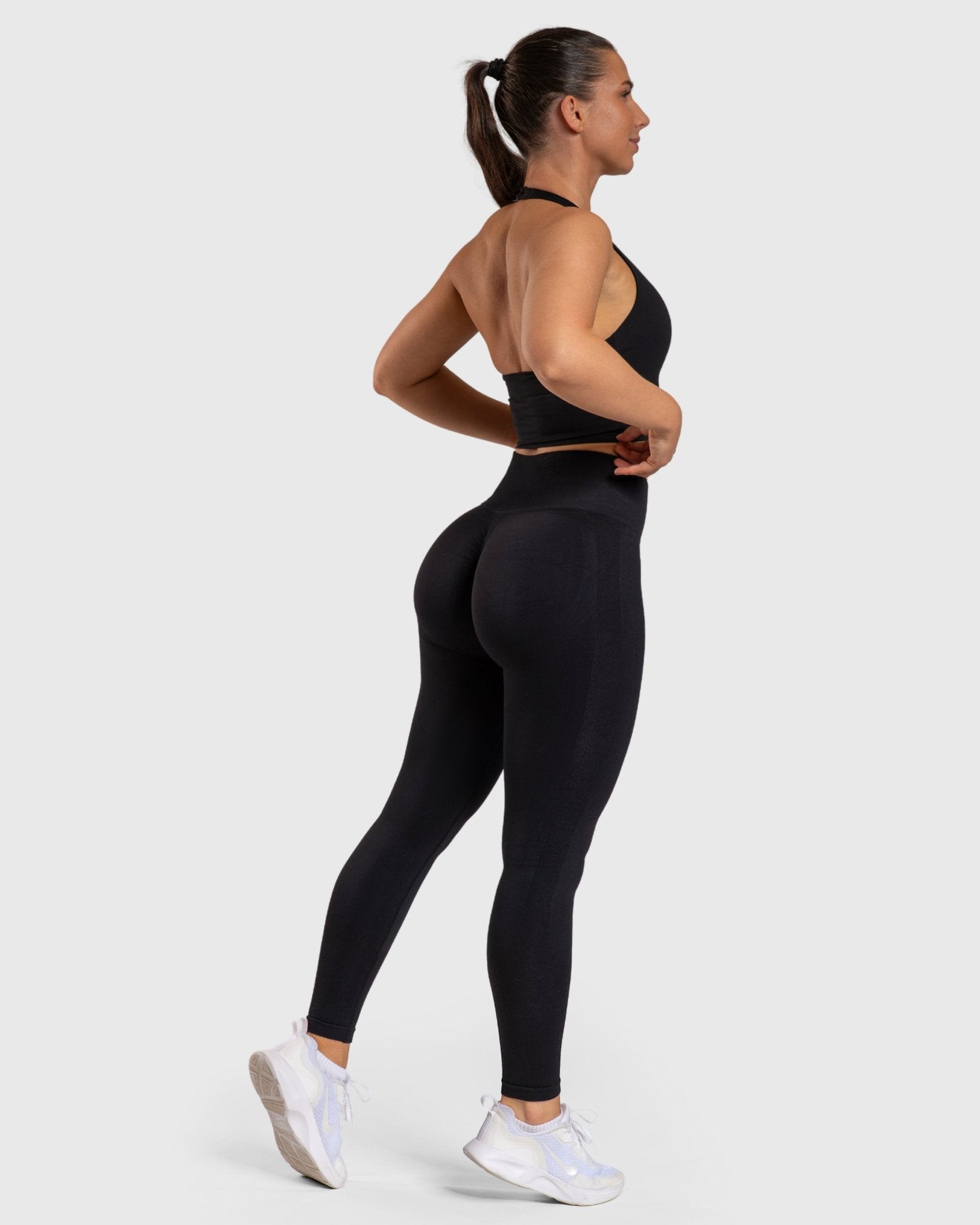 Black Lush Halterneck Topp - Peach Tights - Sports - Bra
